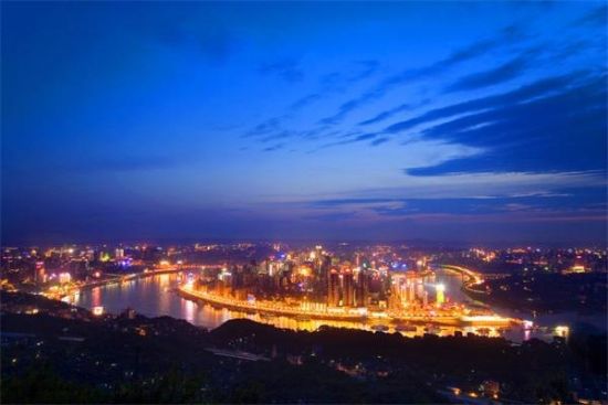 烹饪重庆火锅的详细步骤指南，适合初学者与进阶用户（重庆美食制作大全）